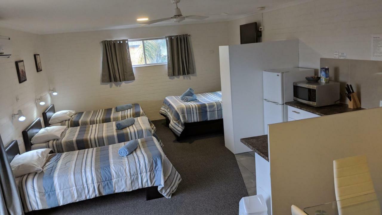 Harrington Village Motel Manning Point Buitenkant foto